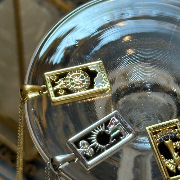 Dainty ‘The Magician’ Tarot Card Necklace | 316L Stainless Steel | Tarot Jewelry - Picture 4 of 5